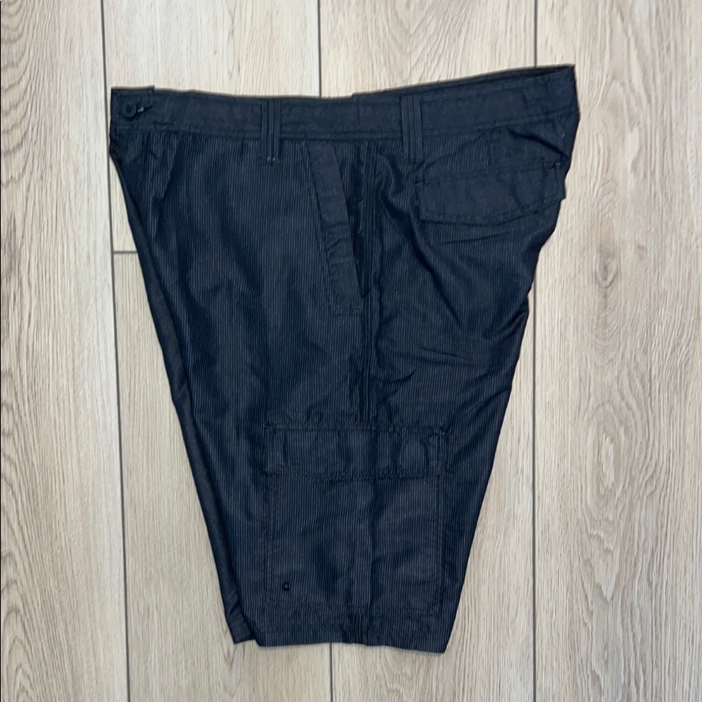 🛍️ 3 for $20 🛍️ - NWOT - Black Striped Cargo Shorts with Sturdy Cotton Blend - Picture 4 of 6